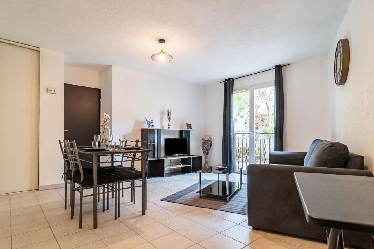 Le Laury Apartamento Le Luc Exterior foto