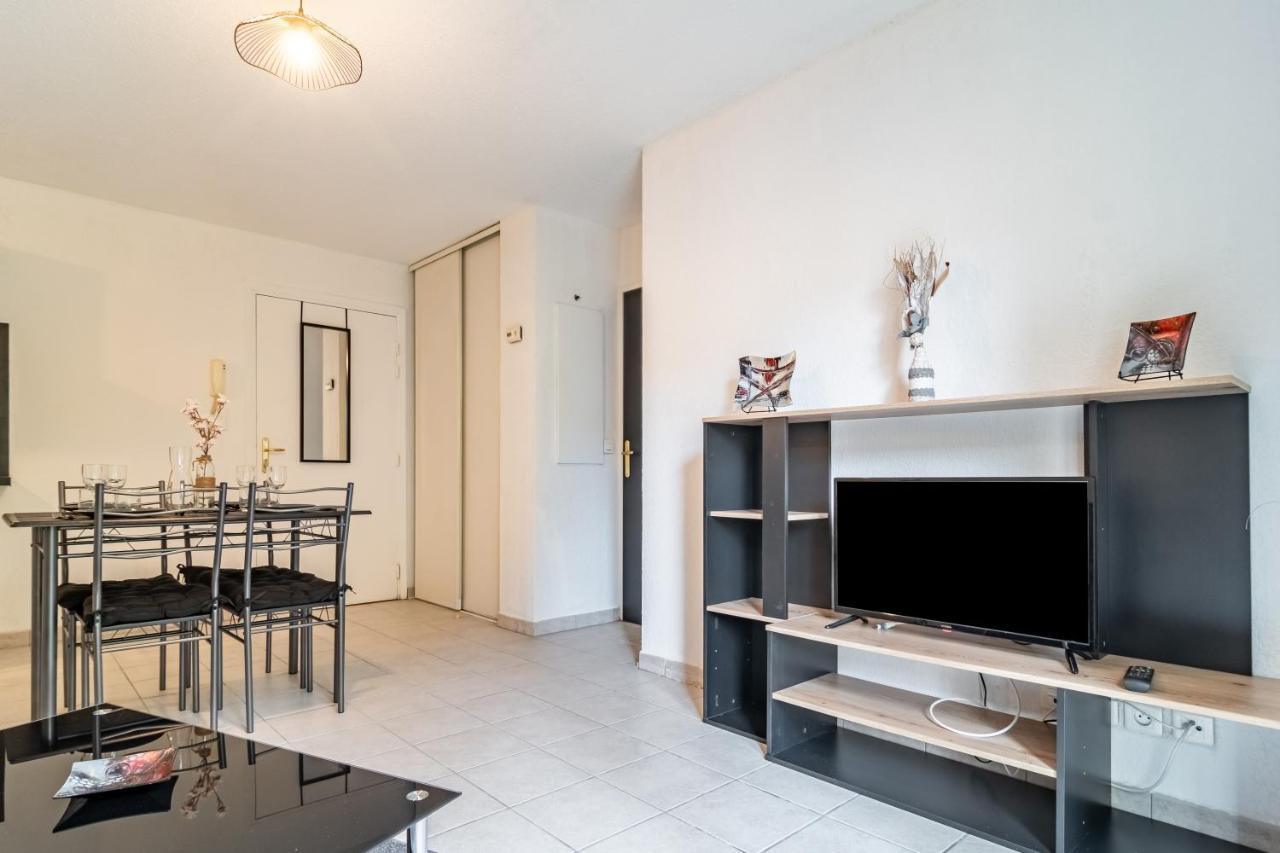 Le Laury Apartamento Le Luc Exterior foto