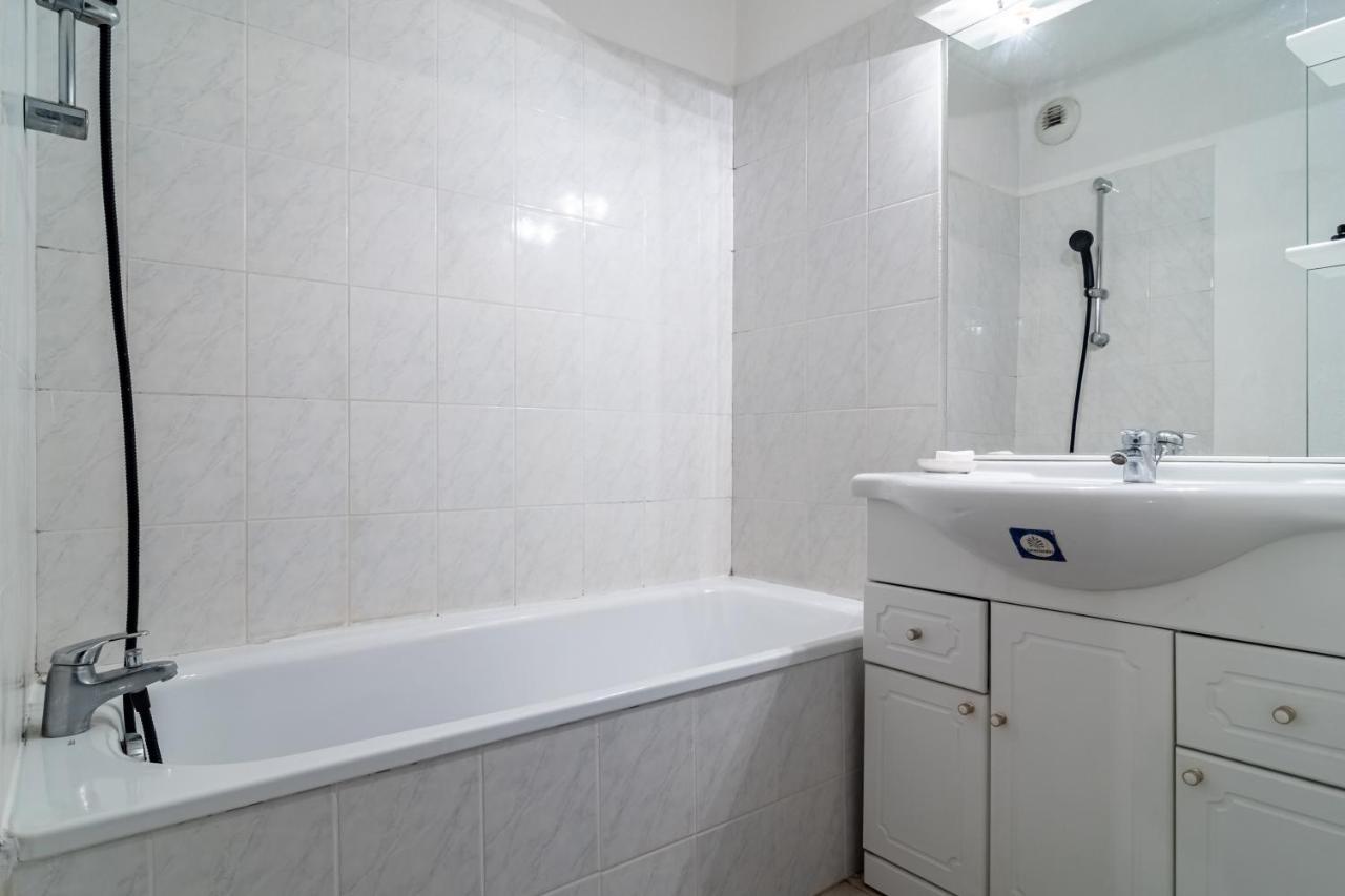 Le Laury Apartamento Le Luc Exterior foto