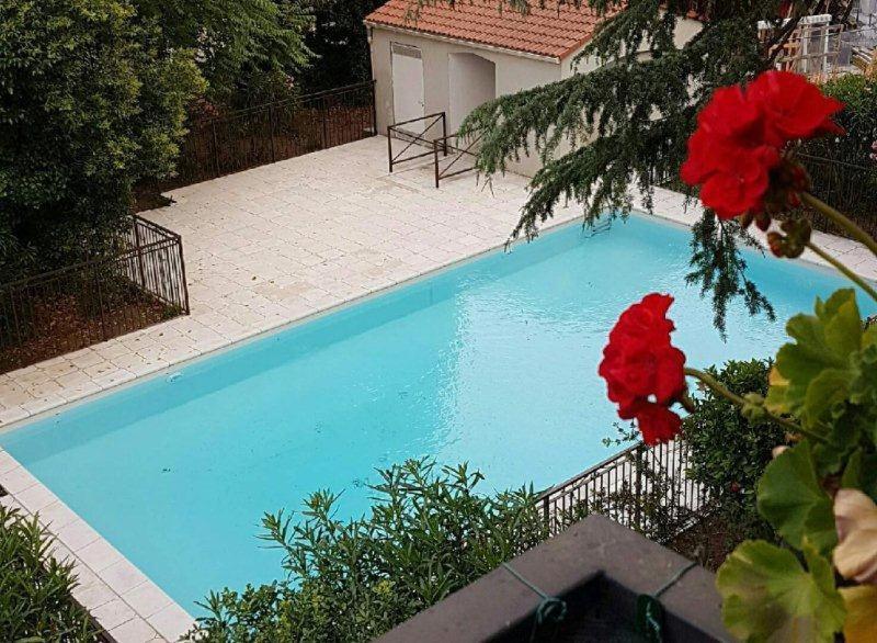 Le Laury Apartamento Le Luc Exterior foto