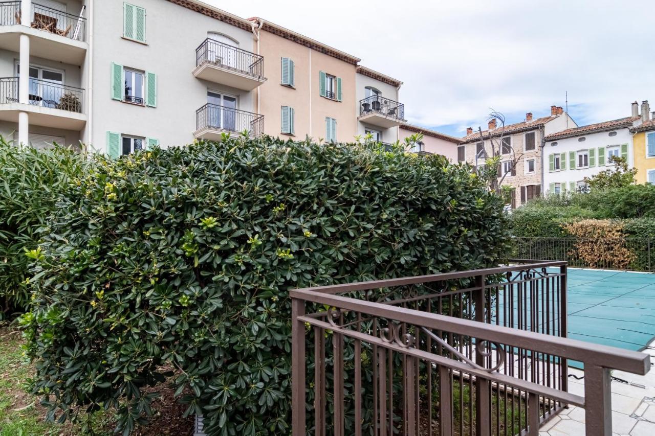 Le Laury Apartamento Le Luc Exterior foto