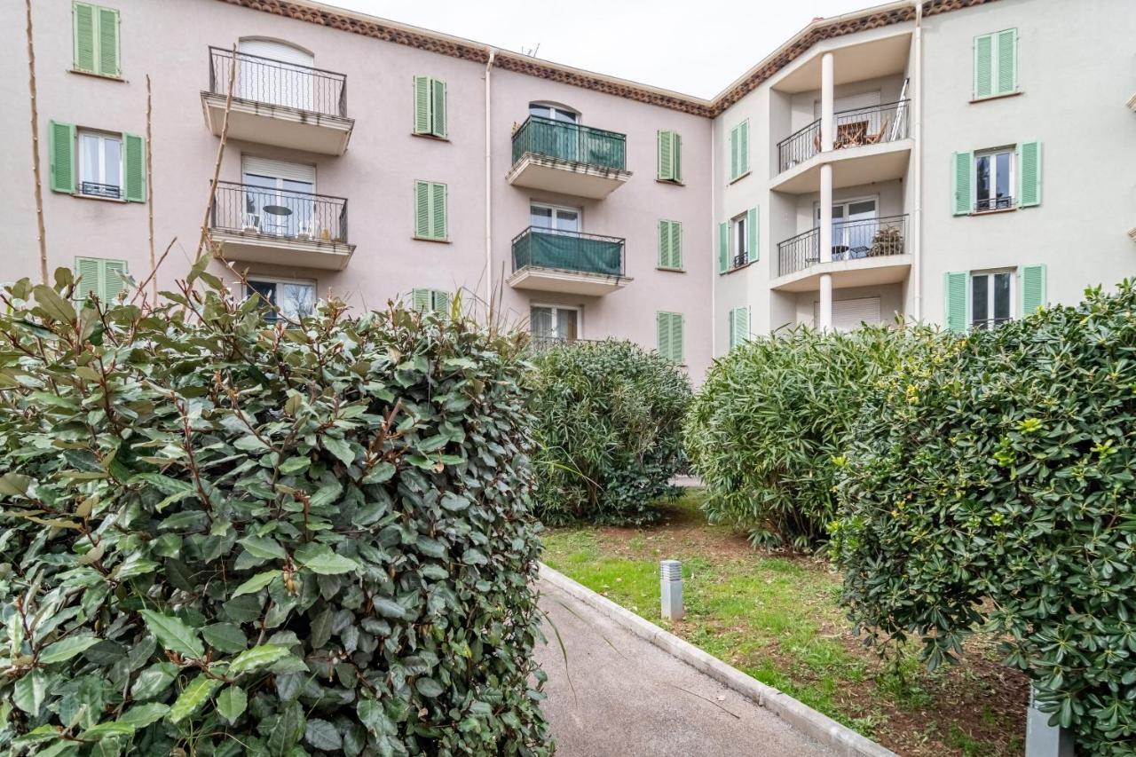 Le Laury Apartamento Le Luc Exterior foto
