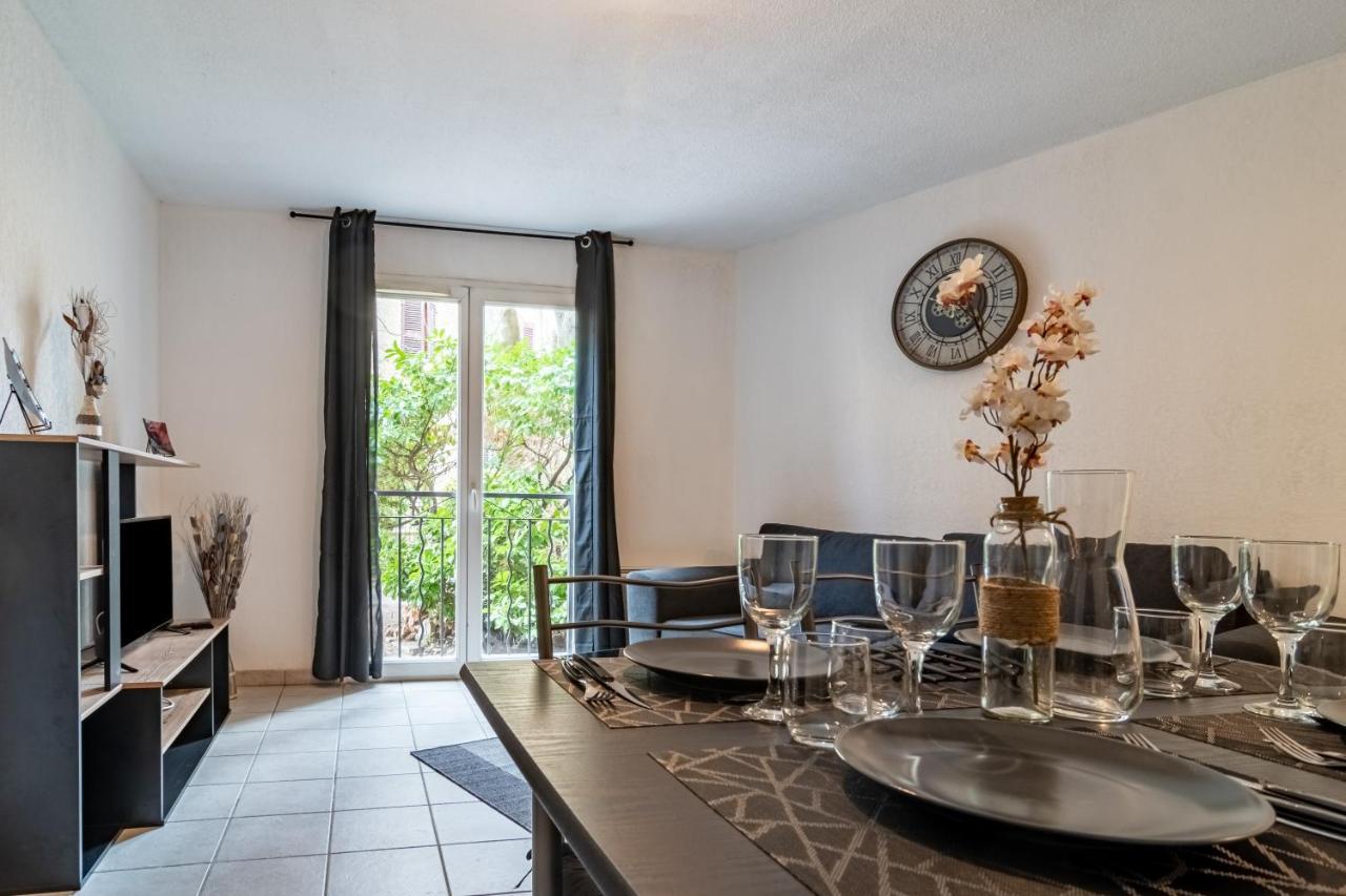 Le Laury Apartamento Le Luc Exterior foto